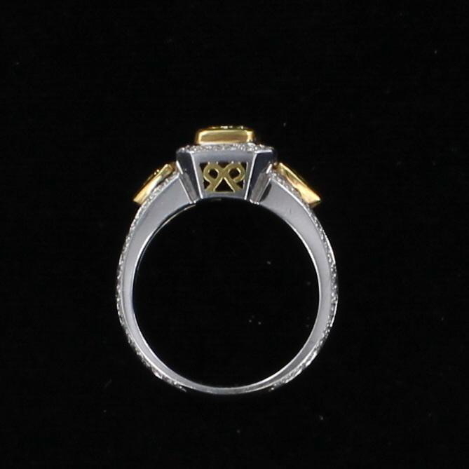 18KT FANCY YELLOW DIAMOND RING