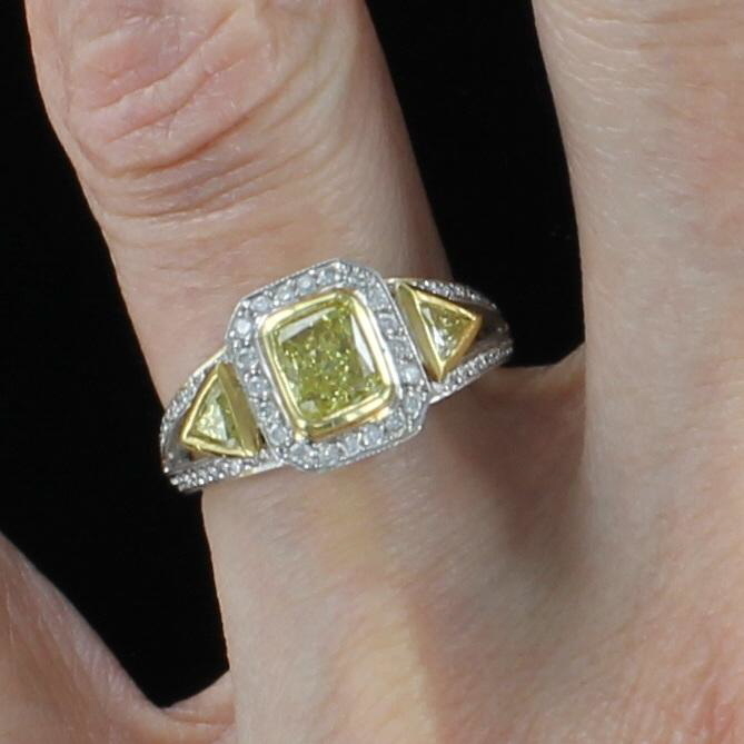 18KT FANCY YELLOW DIAMOND RING