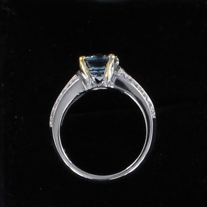 18KT AQUAMARINE AND DIAMOND RING