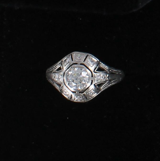 PLATINUM .65 CT OLD EUROPEAN DIAMOND ENGAGEMENT RING, CIRCA 1920 036-734