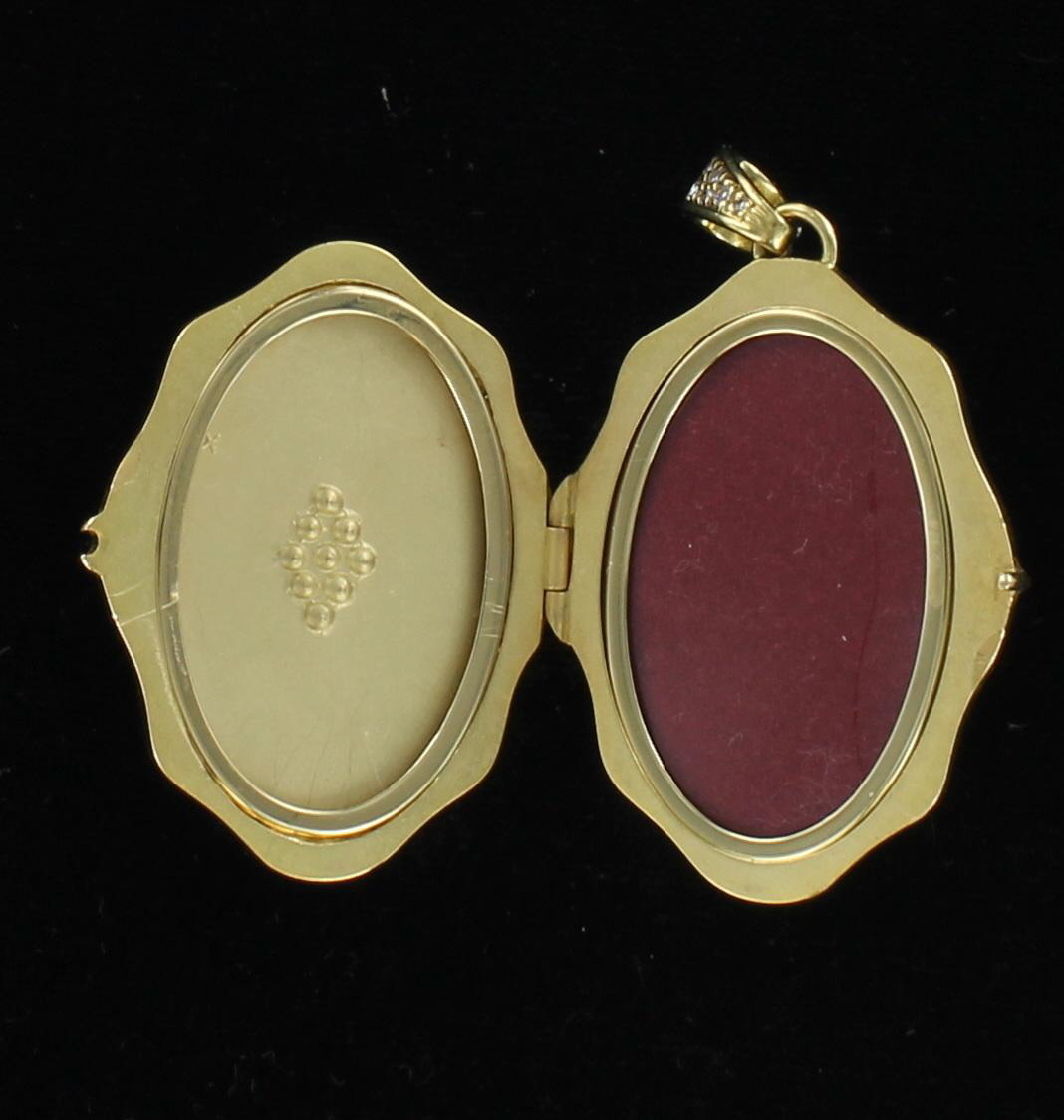 18KT 1.20 CT TW DIAMOND LOCKET