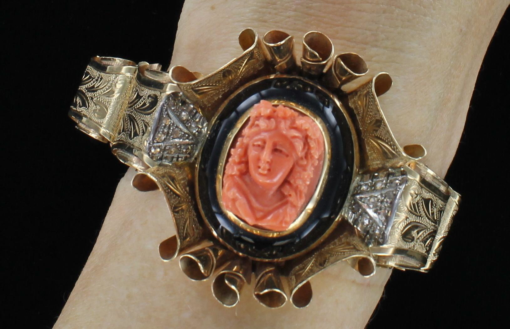 14KT CORAL AND ONYX CAMEO BRACELET CIRCA 1900