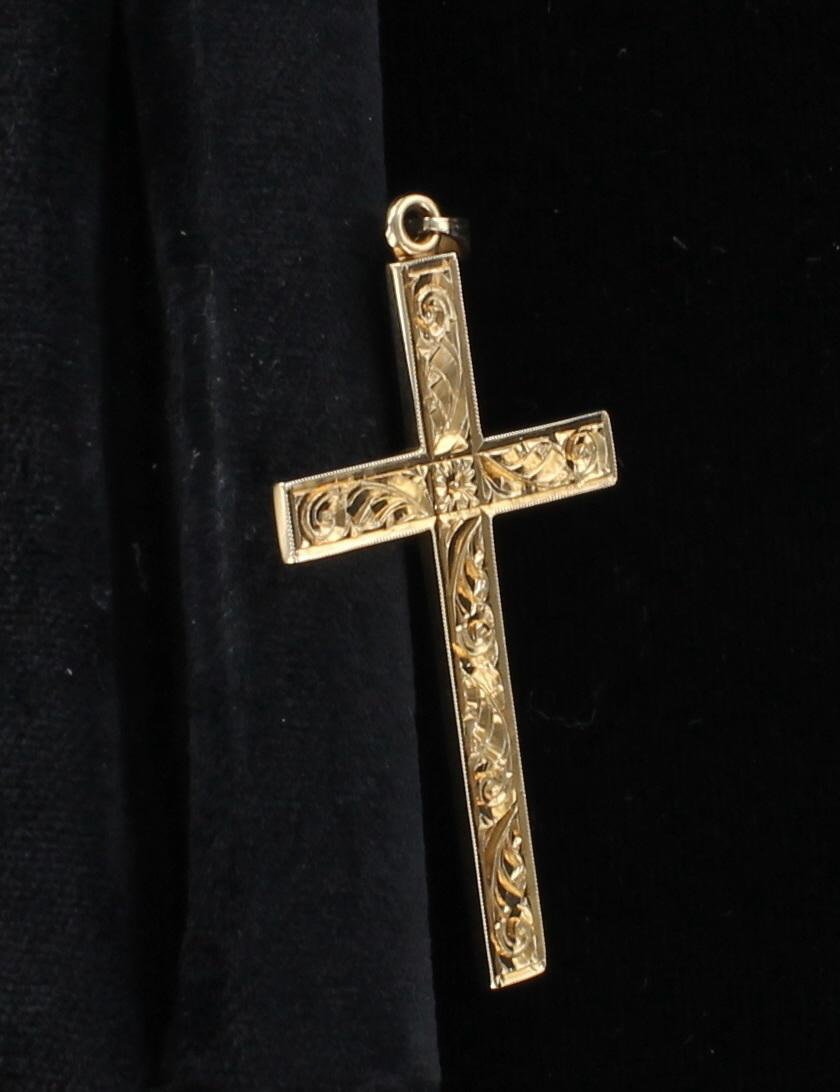 14KT ENGRAVED CROSS CIRCA 1950