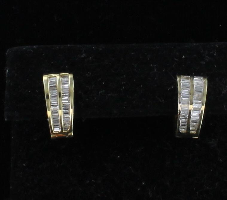 14KT .50 CT TW BAGUETTE DIAMOND HUGGIE EARRINGS