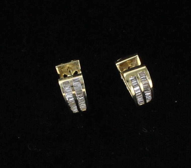 14KT .50 CT TW BAGUETTE DIAMOND HUGGIE EARRINGS