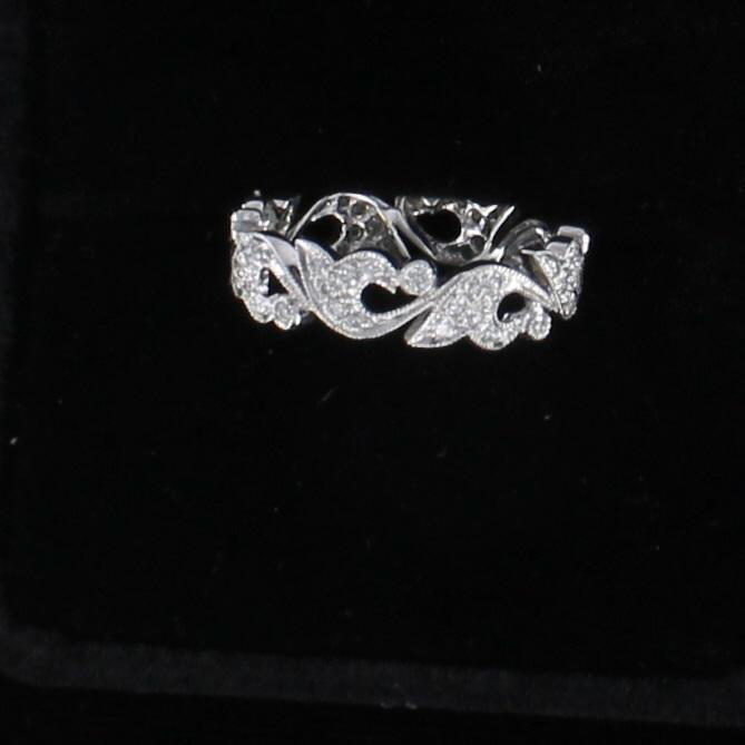 18KT DIAMOND ETERNITY BAND, SIZE 5.5