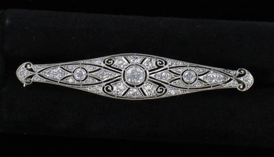PLATINUM DIAMOND FILAGREE PIN CIRCA 1920 PLATINUM DIAMOND FILAGREE PIN CIRCA 1920
