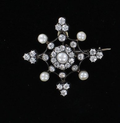 ANTIQUE DIAMOND AND PEARL PIN CIRCA 1900 ANTIQUE DIAMOND AND PEARL PIN CIRCA 1900