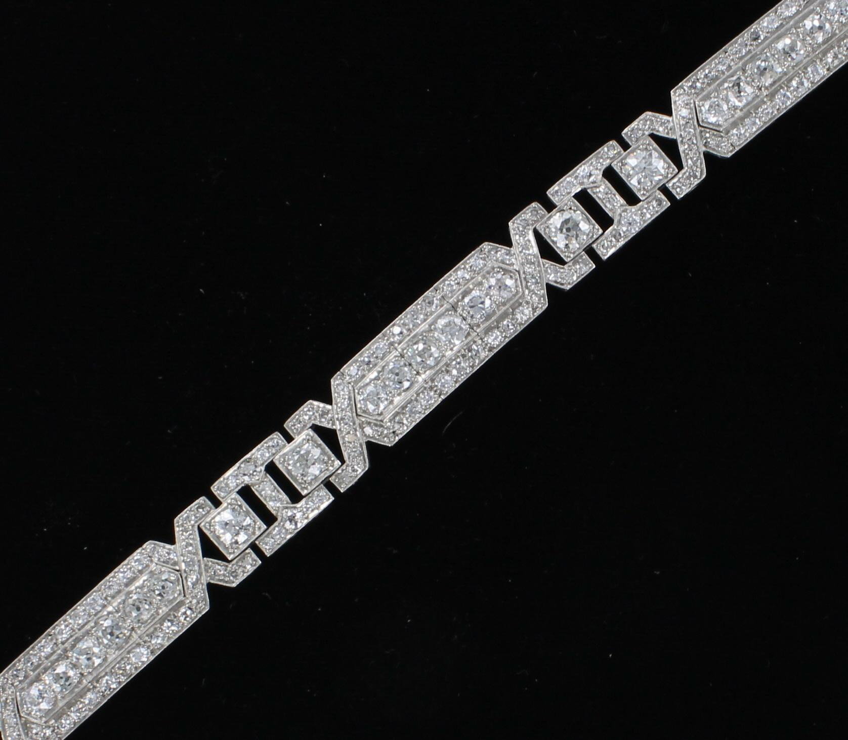 PLATINUM 13.08 CT TW ART DECO DIAMOND BRACELET