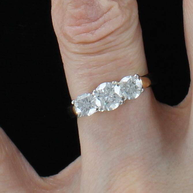 14KT/T 3 STONE ROUND BRILLIANT 1.50 CT TW DIAMOND ENGAGEMENT RING