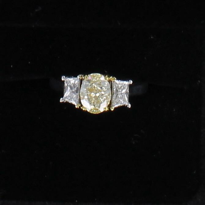 18KT/T 1.52 CT LIGHT FANCY YELLOW OVAL DIAMOND ENGAGEMENT RING 219-61