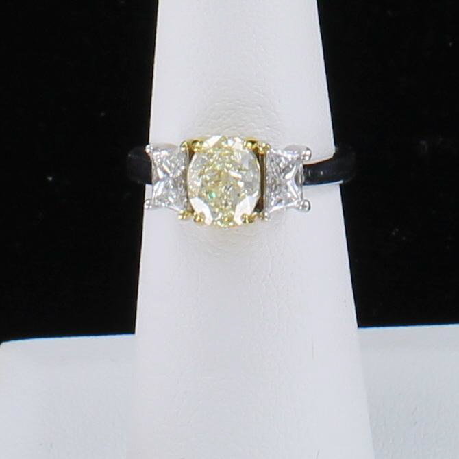 18KT/T 1.52 CT LIGHT FANCY YELLOW OVAL DIAMOND ENGAGEMENT RING