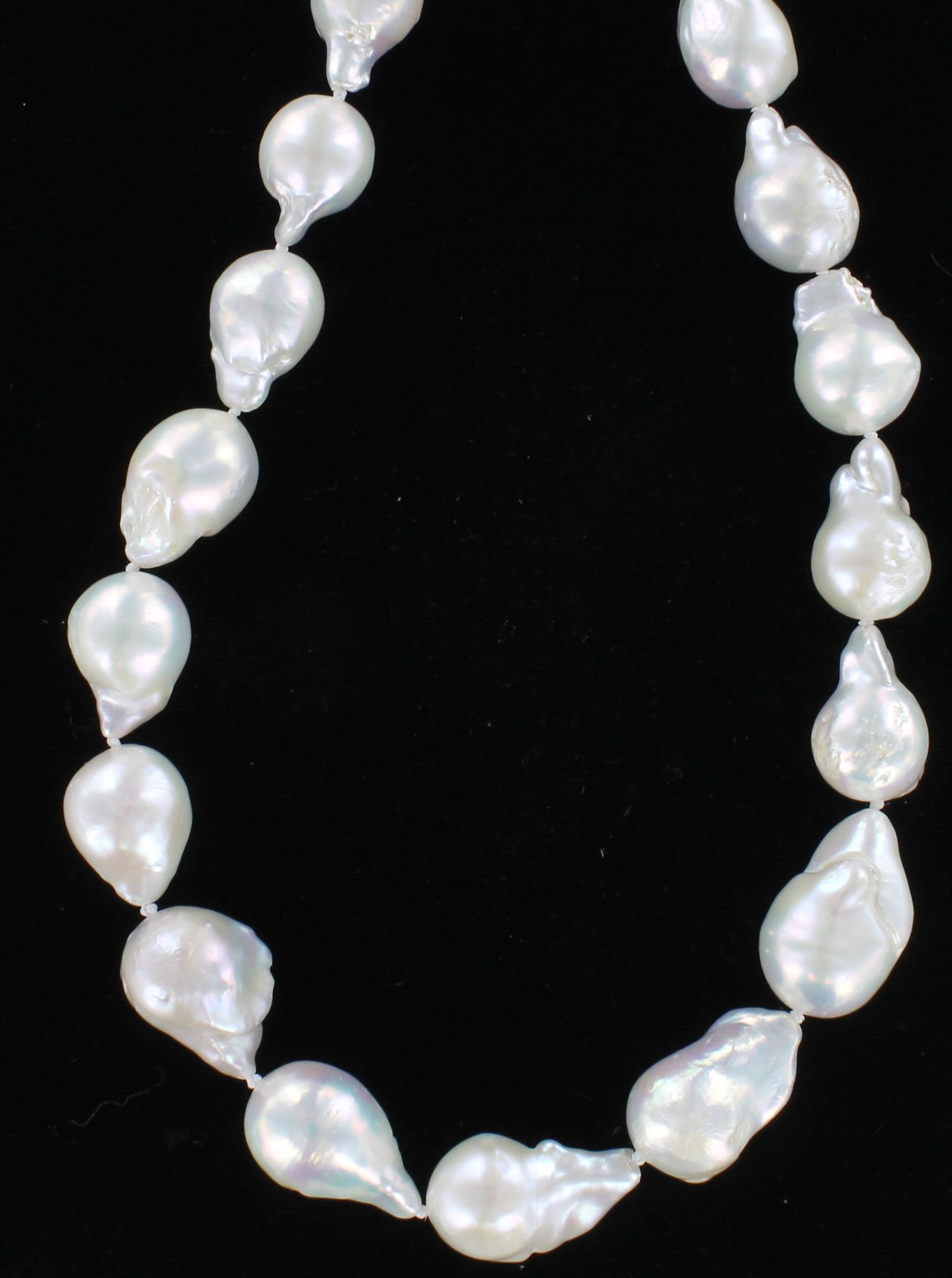 BAROQUE PEARL NECKLACE WITH SILVER CLASP