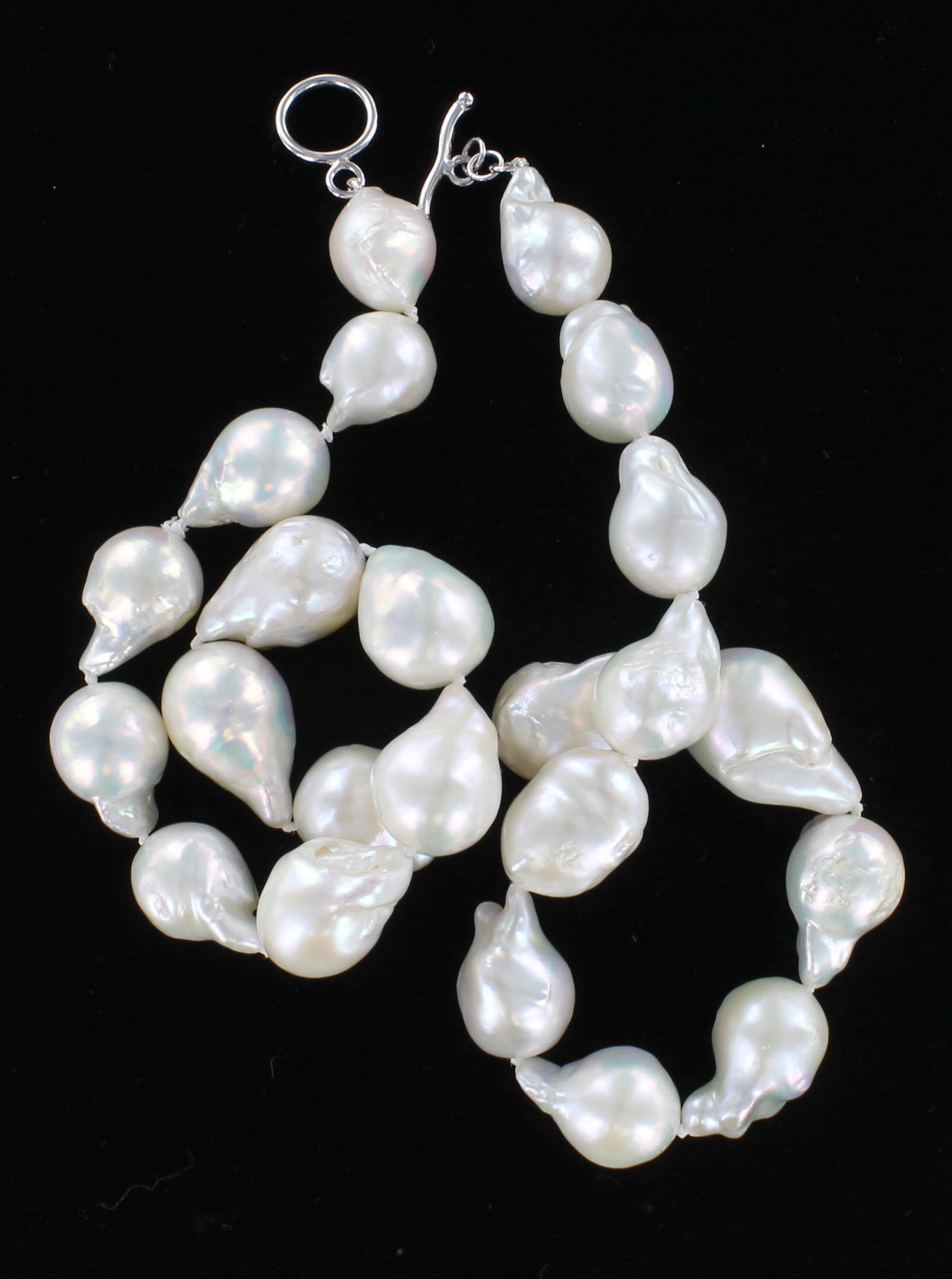 BAROQUE PEARL NECKLACE WITH SILVER CLASP