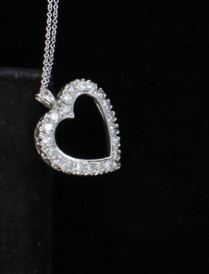 14KT 1.70 CT TW DIAMOND HEART PENDANT