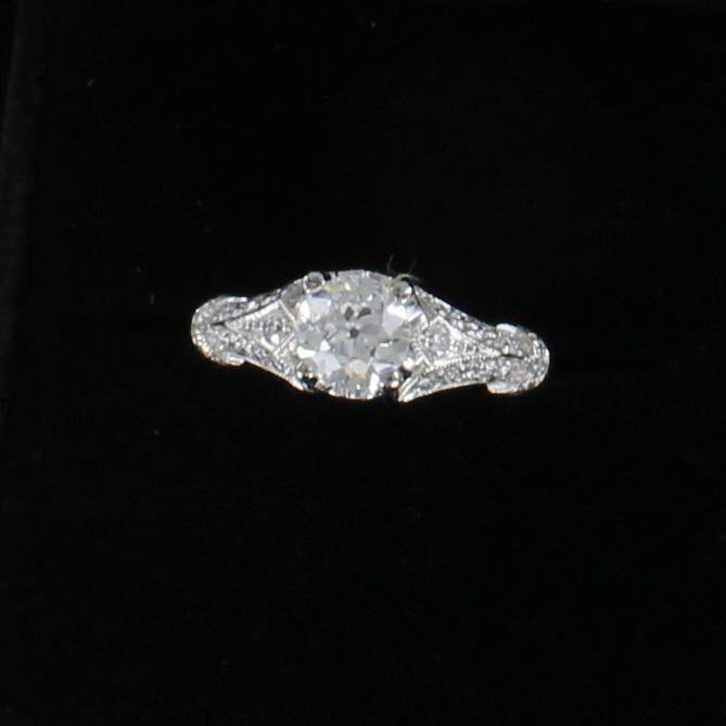 14KT ROUND BRILLIANT DIAMOND ENGAGEMENT RING