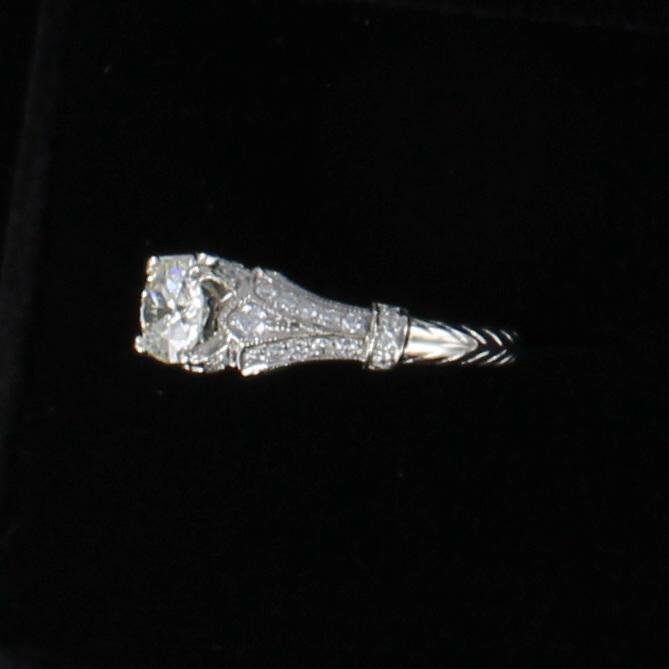 14KT ROUND BRILLIANT DIAMOND ENGAGEMENT RING