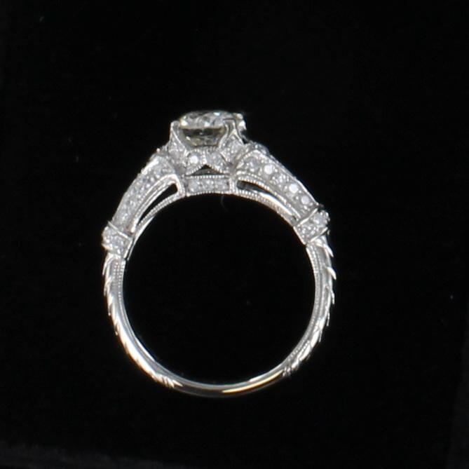 14KT ROUND BRILLIANT DIAMOND ENGAGEMENT RING