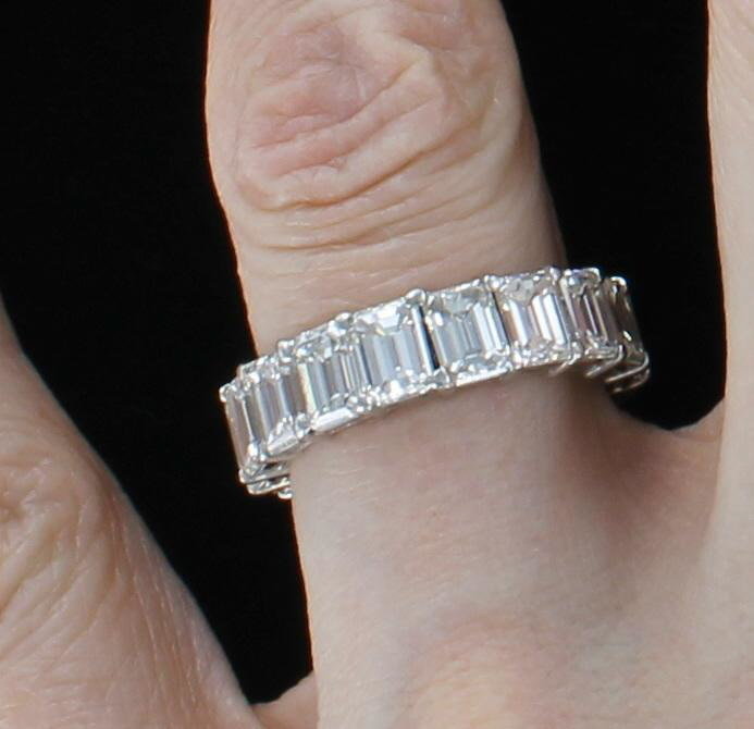 PLATINUM 9.59 CT TW BAGUETTE ETERNITY BAND, SZ 7.5