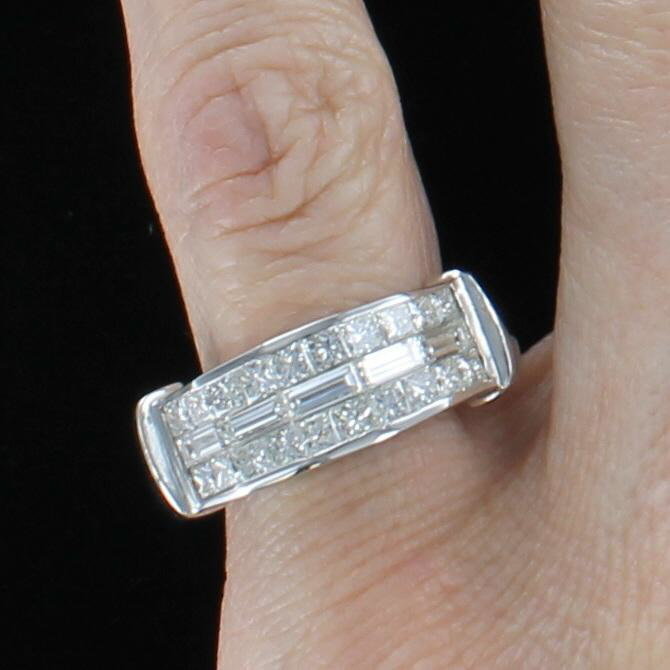 18KT 3.0 CT TW DIAMOND RING
