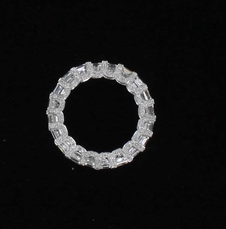 18KT ASSCHER CUT DIAMOND ETERNITY BAND, 5.75