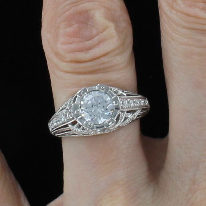 PLATINUM DIAMOND MOUNTING
