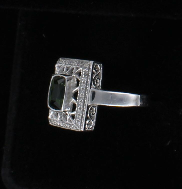 14KTW GREEN TOURMALINE AND DIAMOND RING