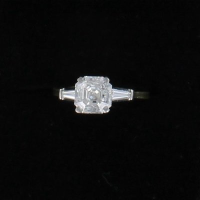 18KT/T ASSCHER CUT DIAMOND ENGAGEMENT RING 18KT/T ASSCHER CUT DIAMOND ENGAGEMENT RING