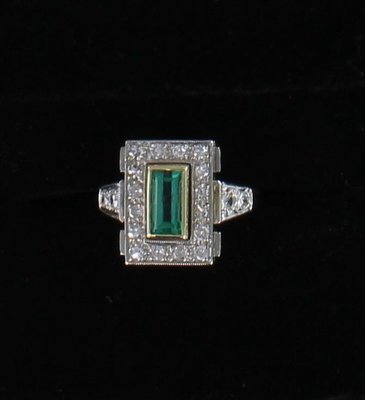 18KT/T EMERALD AND DIAMOND RING CIRCA 1930 18KT/T EMERALD AND DIAMOND RING CIRCA 1930