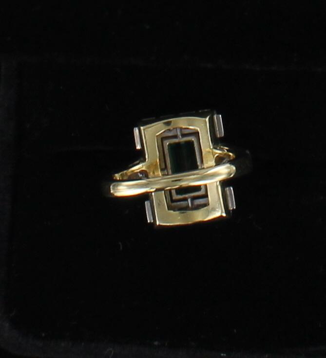 18KT/T EMERALD AND DIAMOND RING CIRCA 1930