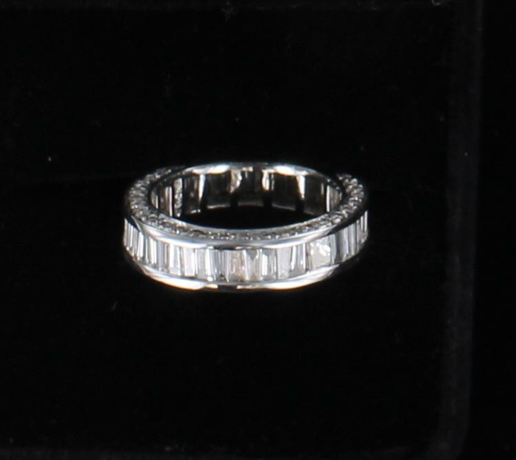 18KTW BAGUETTE DIAMOND BAND, SIZE 6.5