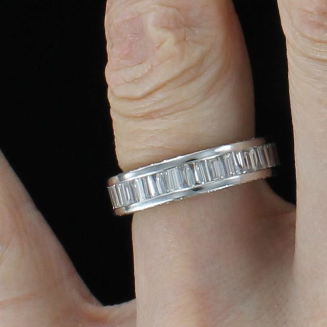 18KTW BAGUETTE DIAMOND BAND, SIZE 6.5