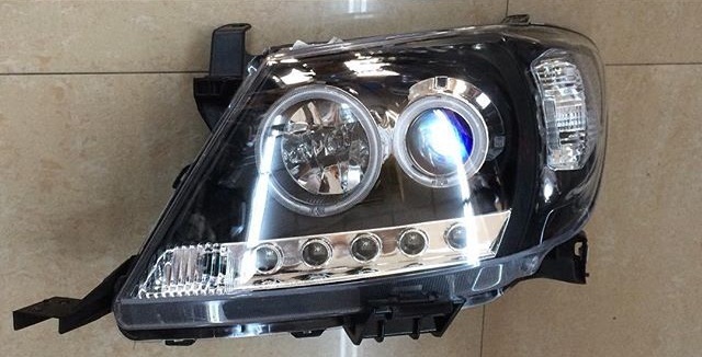 Hilux 2005 - 2011 Dark Head Lights pair 0000075
