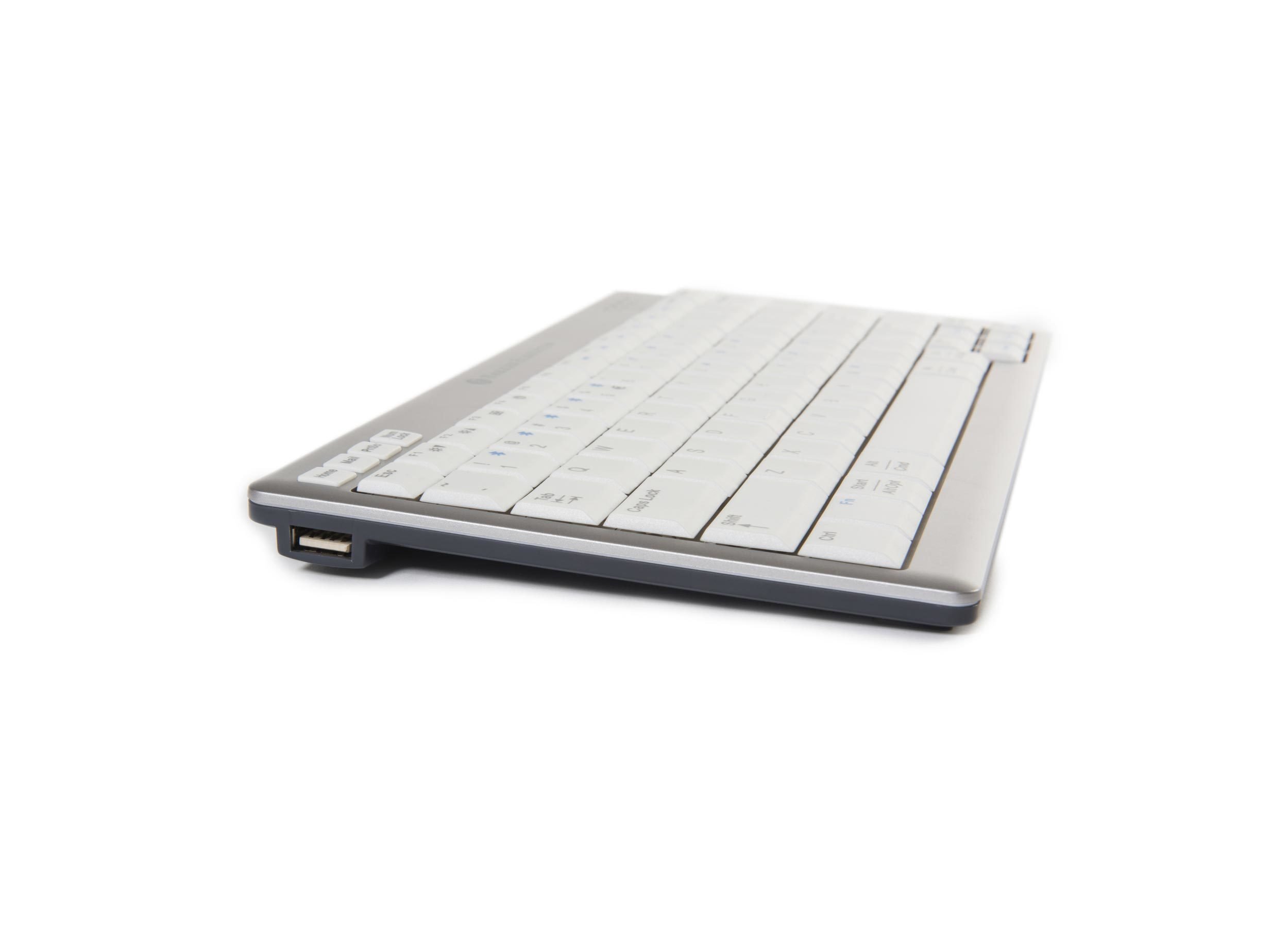 2 USB-Eingänge direkt an der Tastatur 2 USB-Eingänge direkt an der Tastatur