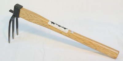 KUSAKICHI Sanbon Hoe (390mm) Wood Handle KUSAKICHI Sanbon Hoe (390mm) Wood Handle