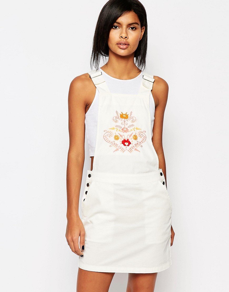 Vestido tipo peto con bordados western de Vero Moda TN-2300033