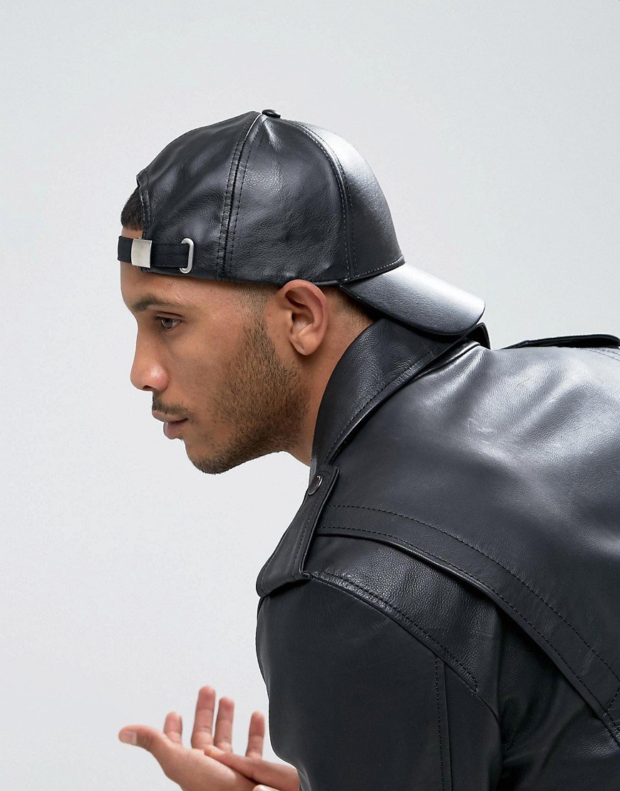 Gorra de cuero sintético en negro TN-2300063