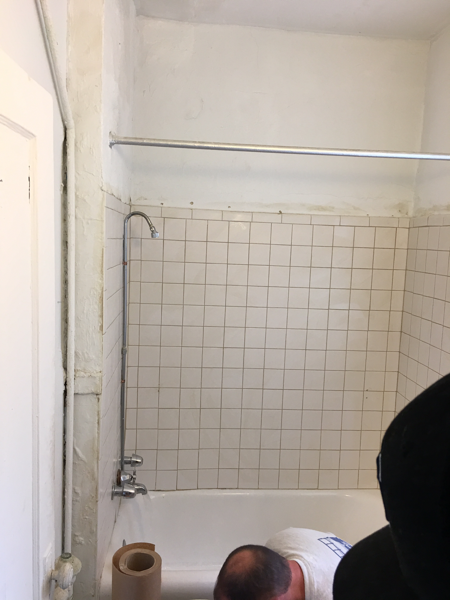Step 1 Cleaning The Tub + Tile