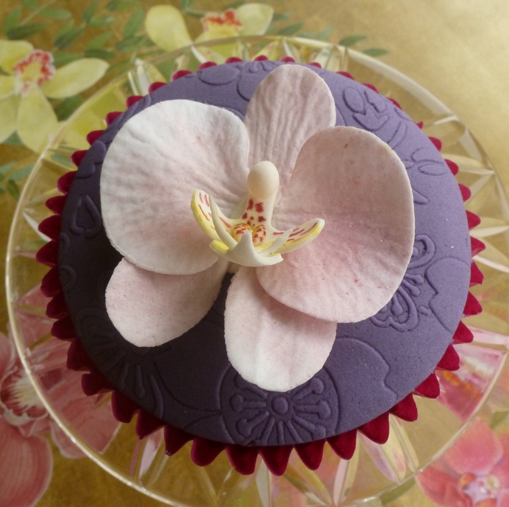 Sugar moth orchid on a cupcake created using Lindy's cupcake sized moth orchid cutter set