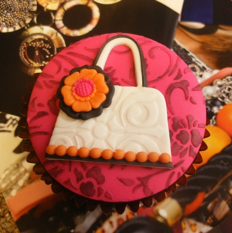 Tote handbag on a cupcake- simple when you have the right sugarcraft cutter