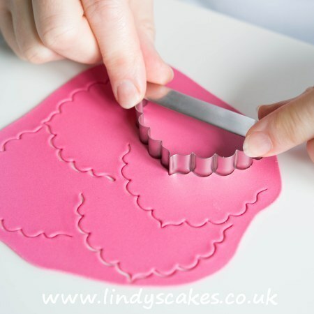 Using Lindy's Moghal Arch cutter to cut out ruffles