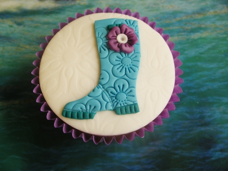 welling boot sugarcraft cutter by lindy Smith perfect size to decorate cupcakes
