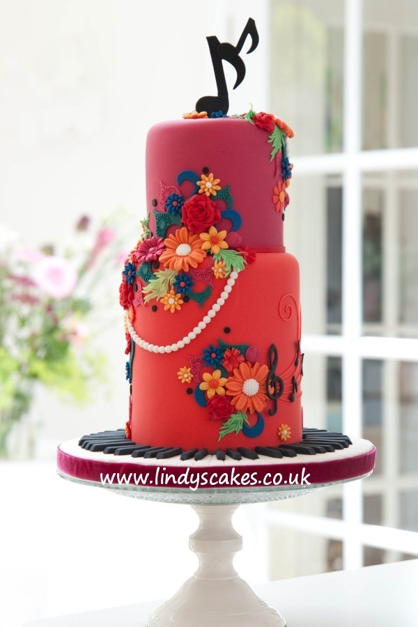 Colour crescendo cake from Lindy Smith's 'Creative colour for cake decorating' book