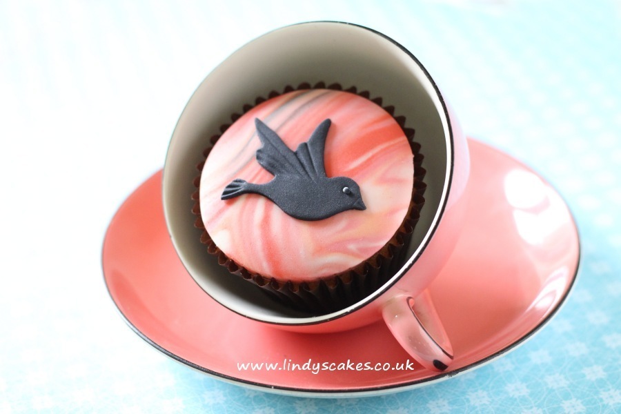 A flying sugar bird on marbled sugarpaste makes a beautifully simple yet effective decoration for a cupcake. Add wing markings using a dresden tool