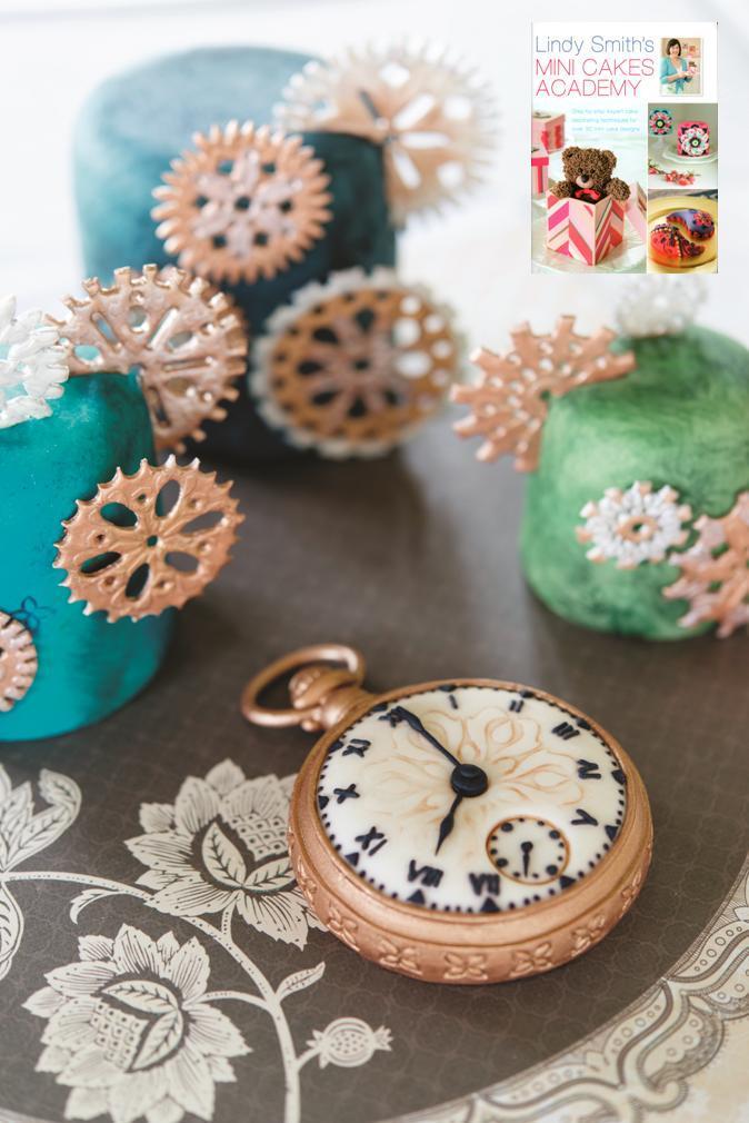 Gem pendant stencil used to create the central face design on this adorable vintage pocket watch mini cake