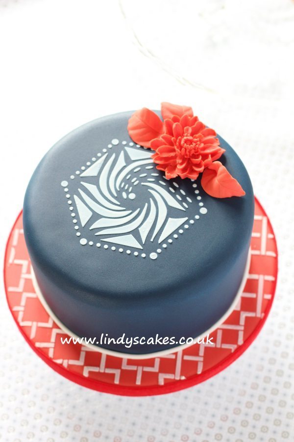 Lindy's hexagonal stencil used as a cake top