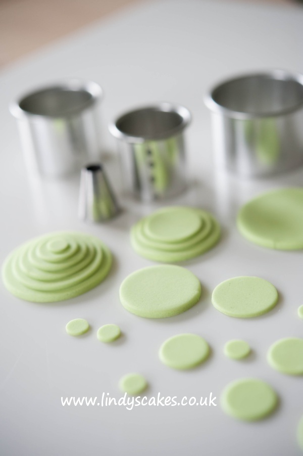 Round Pastry Cutters (Tin of 11)