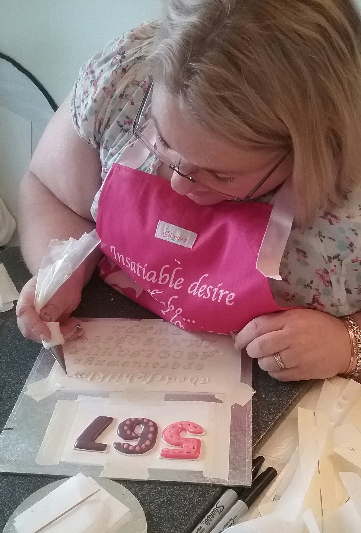 Royal icing and lettering skills 1-2-1 class with Lindy Smith