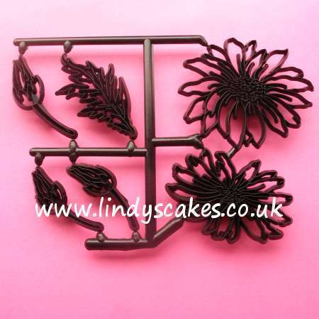 Daisies Cutter and Embossing Set (Large) (Patchwork Cutters) SKU17665