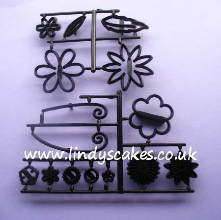Fantasy Flowers Cutter and Embossing Set (Patchwork Cutters) Fantasy Flowers Cutter and Embossing Set (Patchwork Cutters)
